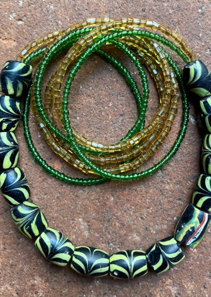COLLAR REWORK PERLE A LUME VERDE NEGRO