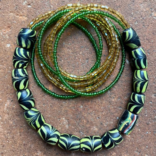 COLLAR REWORK PERLE A LUME VERDE NEGRO