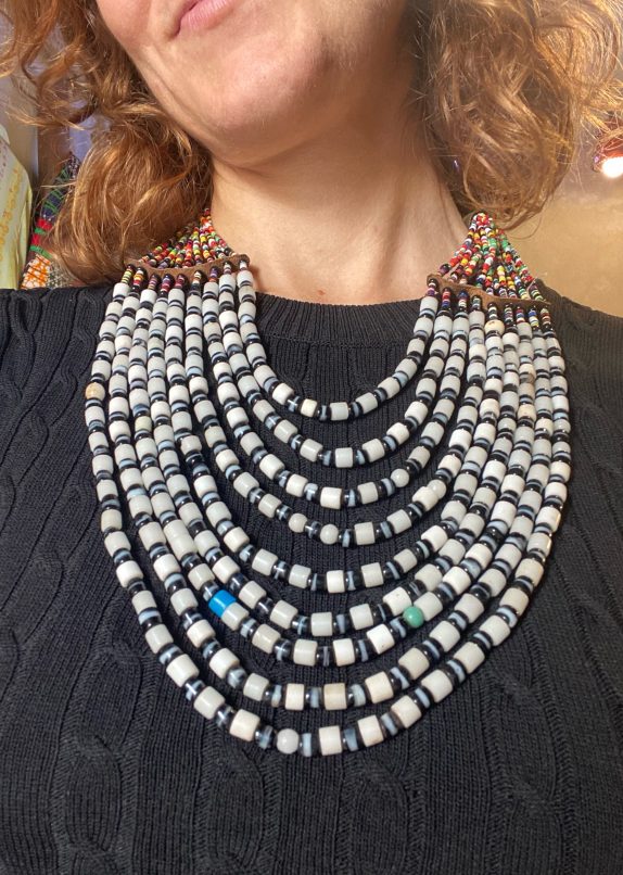 COLLAR REWORK BLANCO NEGRO AFRICA