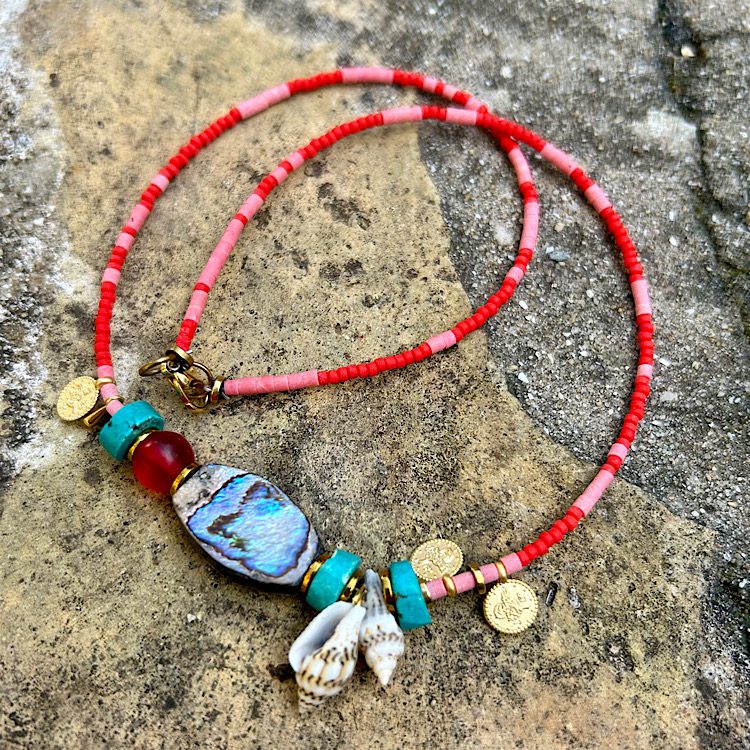 Collar rojo nacre